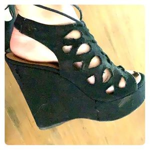 Black Wedges